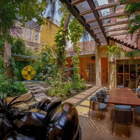 Casa Santiago Botero Hotel *