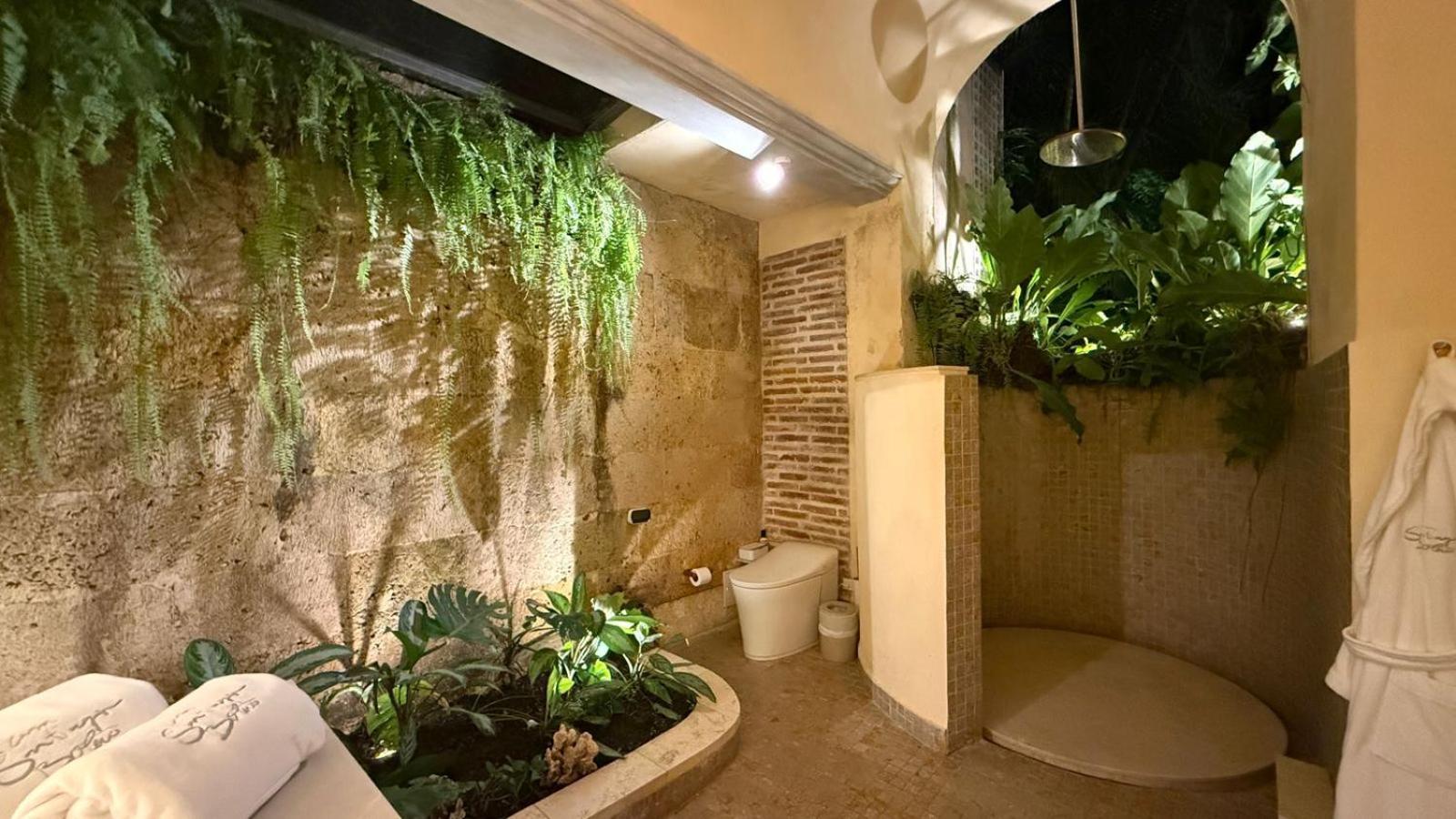 Casa Santiago Botero Hotel *